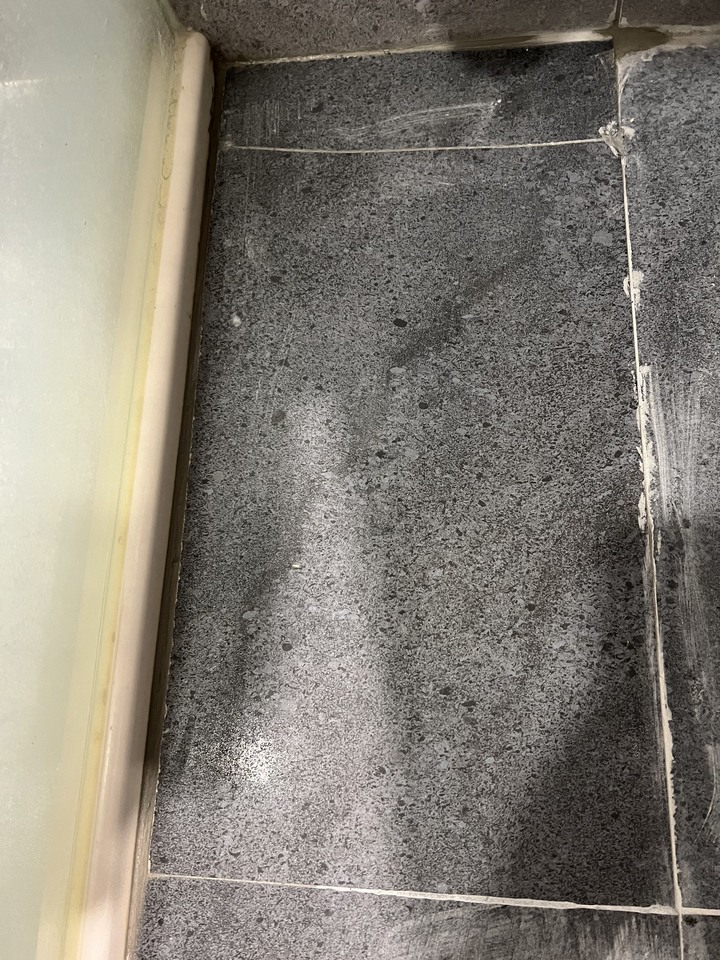 入住不到三個月就漏水