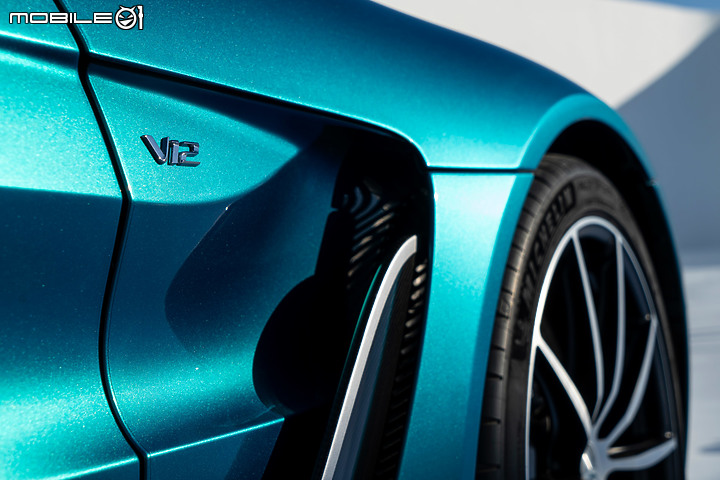 【海外新訊】Aston Martin V12 Vantage Roadster發表,限量249部的700ps敞篷跑車!