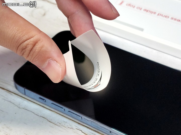 點我看大圖 iPhone 電競手遊保護貼怎麼選?ZEELOT 細緻霧滿版玻璃保護貼開箱實測