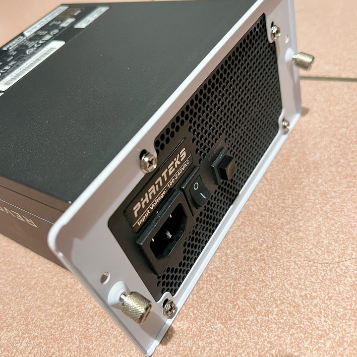 海量硬碟安裝、10顆風扇散熱、整線苦手救星 - LIAN LI LANCOOL III RGB 雙側透玻璃機殼