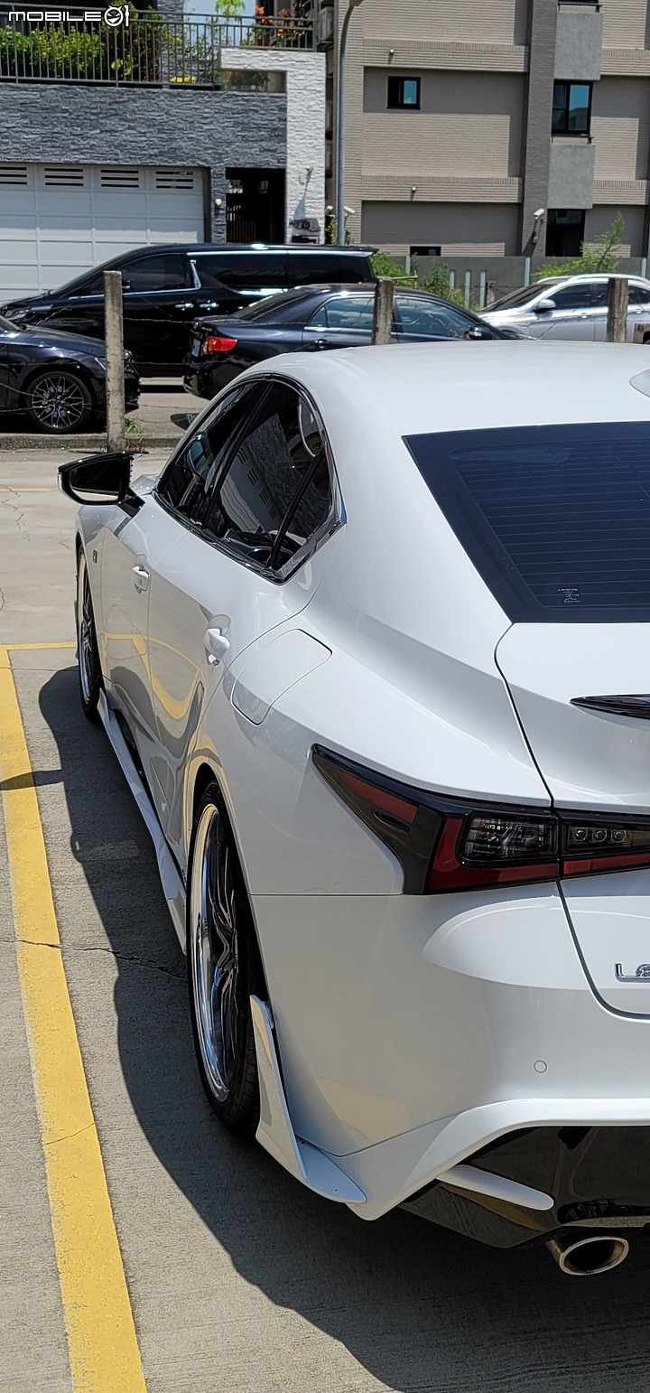 2022 Artisan spirits Lexus IS300h Fsport 帥氣登場 車主同意分享文
