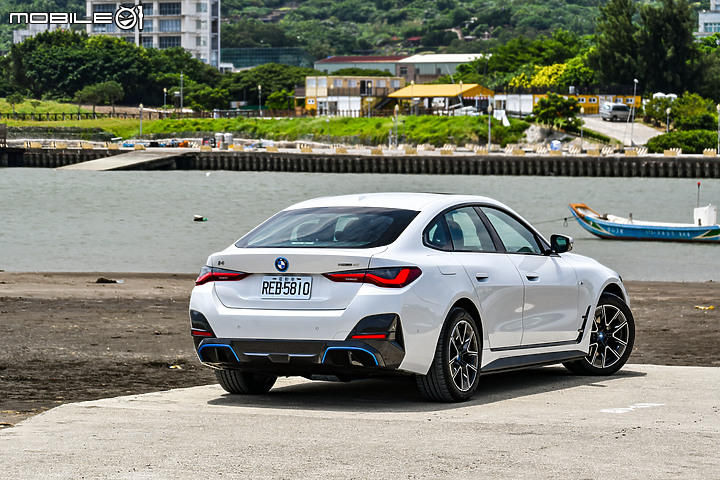BMW i4 eDrive40 試駕 │ 這是電動車迷的福音,卻少了令人回眸的餘韻!