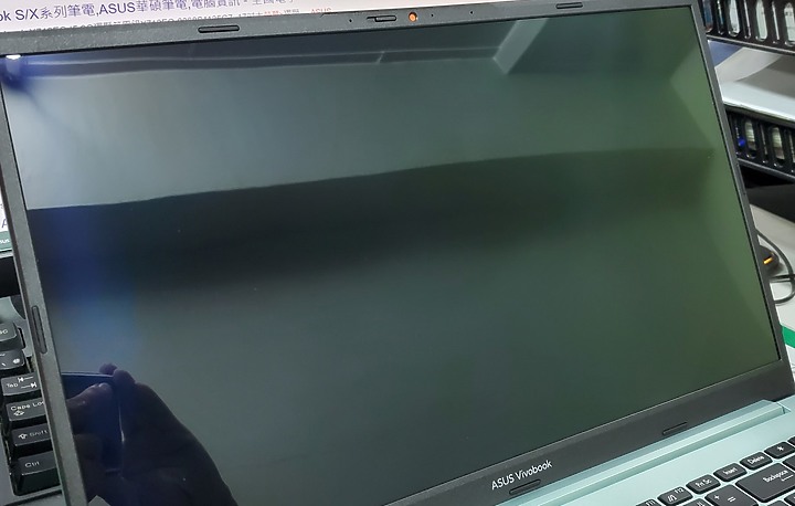 Asus S3502Z 螢幕怪怪的?