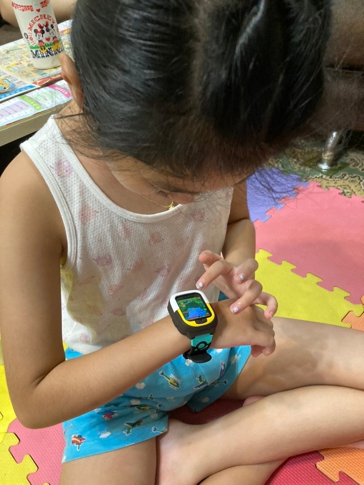 最後決定買了遠傳360 F1,簡單開箱