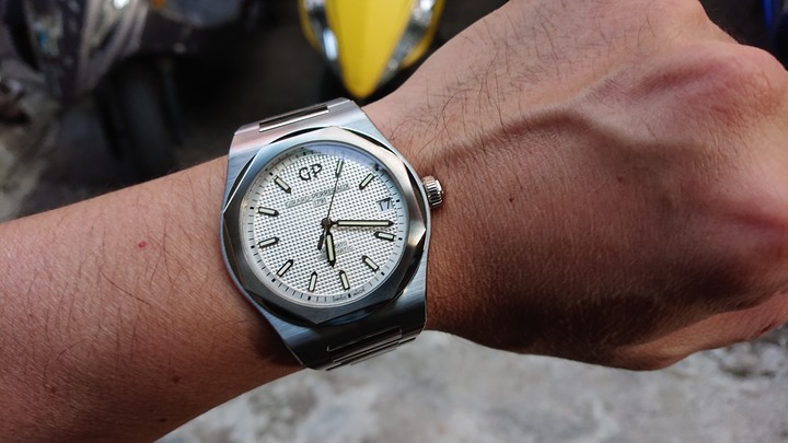 開箱：GIRARD-PERREGAUX Laureato 芝柏白桂冠