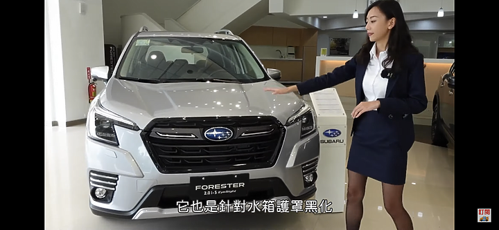 展間看SUBARU XV VS Forester 美女業務小姐姐就要我下訂｜2台該如何選擇