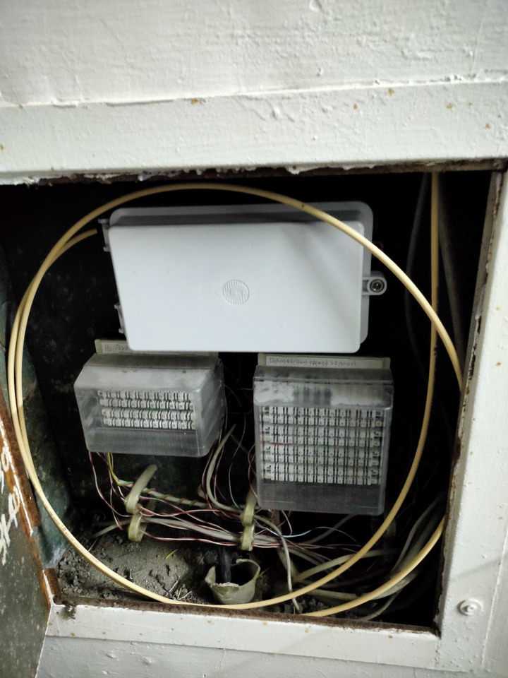 公寓樓梯間電話弱電箱裡有光纖盒，還不能申請光世代？