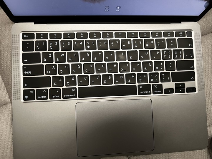 M2 MacBook Air 午夜色 超快速開箱
