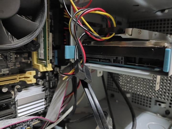 第一次自己加裝SSD到PC主機 有問題想請教