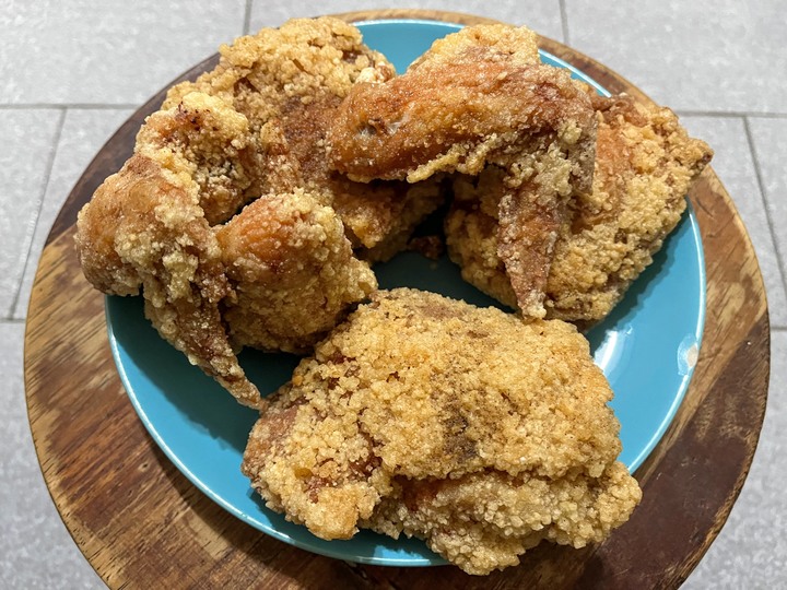 [食記] 238香酥炸雞老店，台灣新北新莊，熱騰騰香酥無骨雞塊及三角骨！