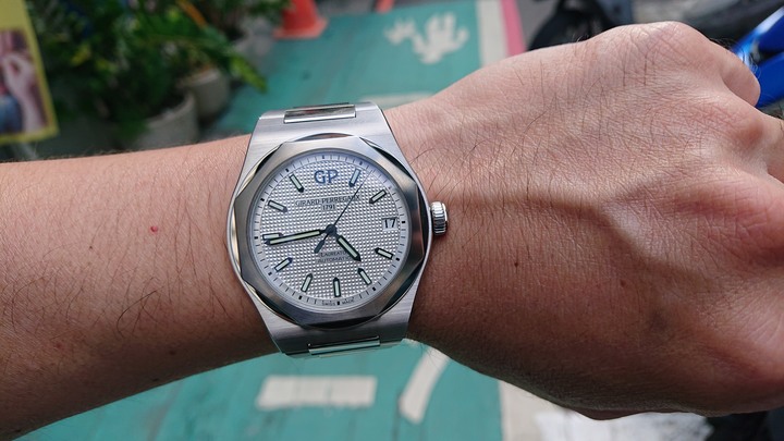 開箱：GIRARD-PERREGAUX Laureato 芝柏白桂冠