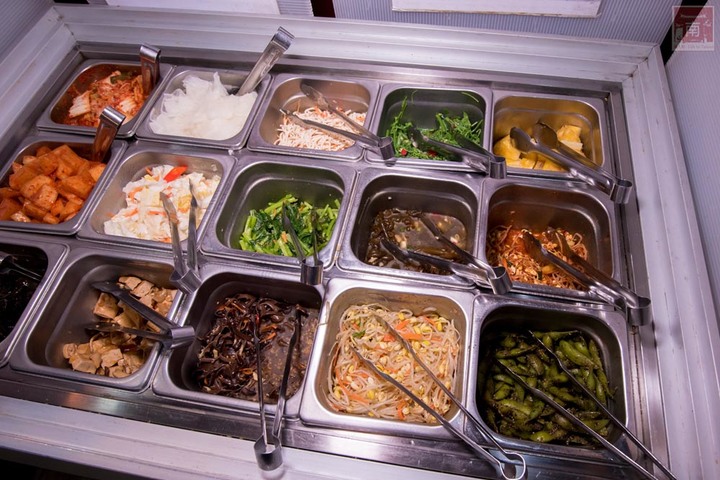 【臺南美食】開了10幾年台南韓式料理店，15道韓國小菜無限供應，供應韓國道地美食、烤肉及部隊鍋~韓朝崇明店