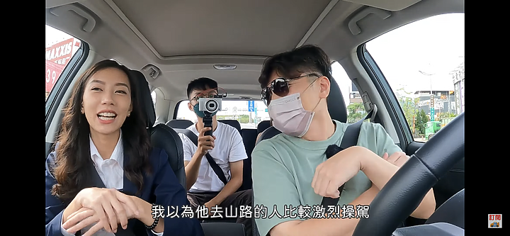展間看SUBARU XV VS Forester 美女業務小姐姐就要我下訂｜2台該如何選擇
