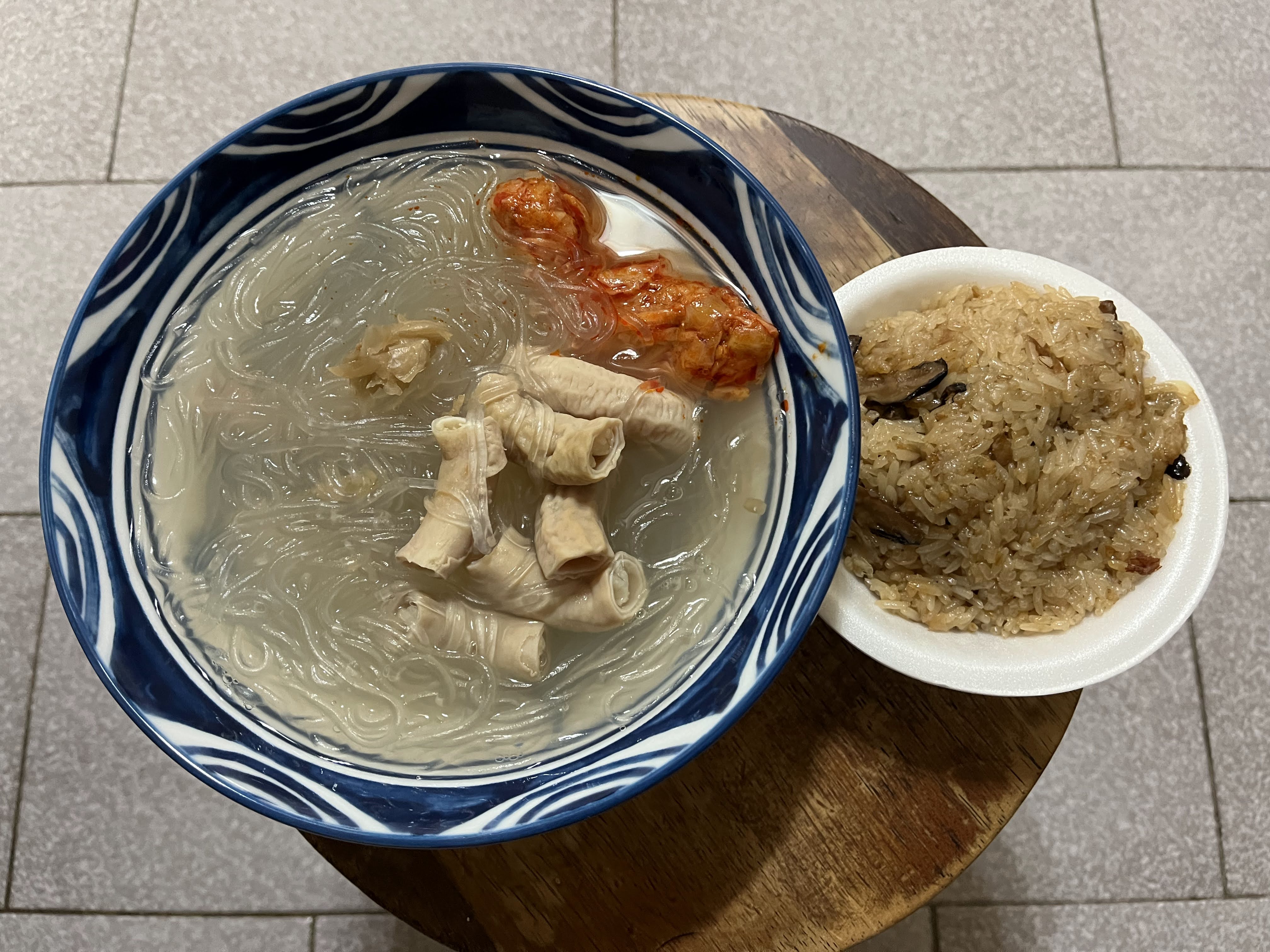 [食記] 豬腸冬粉，台灣新北新莊，大份量香Q豬腸冬粉和油飯 - Mobile01