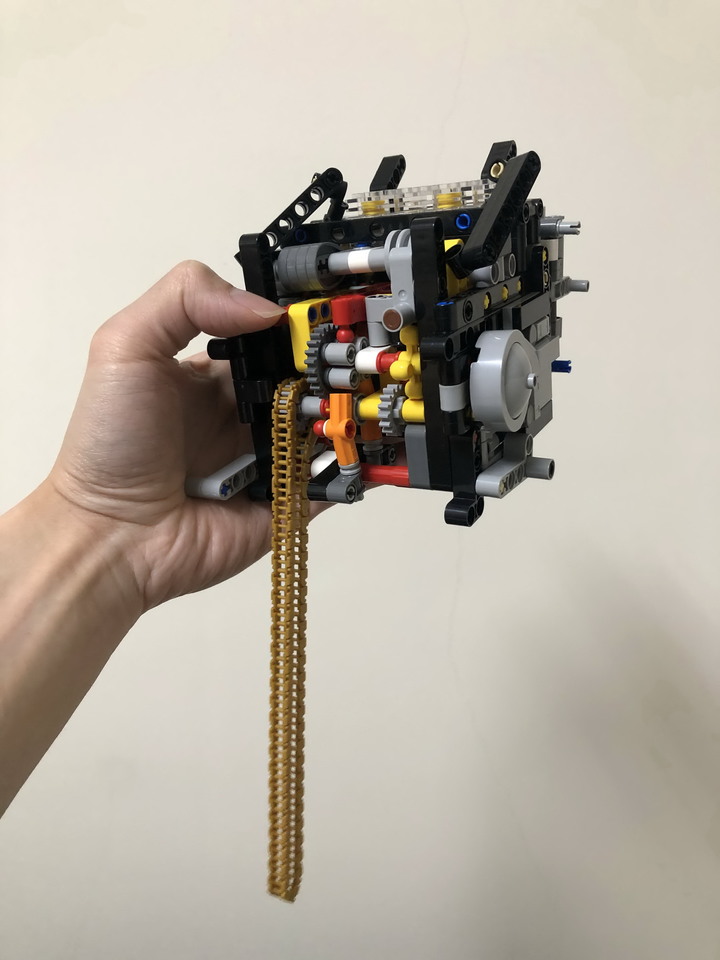 點我看大圖 首踏LEGO樂高!開箱把玩、展示一把罩BMW M1000RR (42130)
