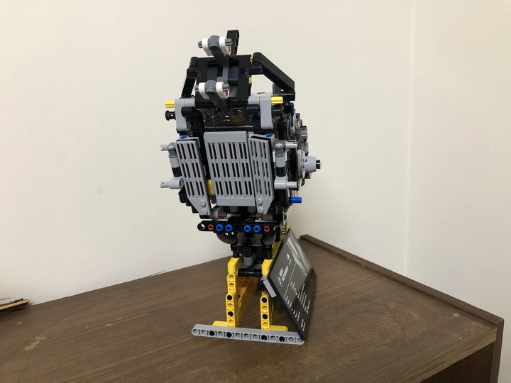 點我看大圖 首踏LEGO樂高!開箱把玩、展示一把罩BMW M1000RR (42130)