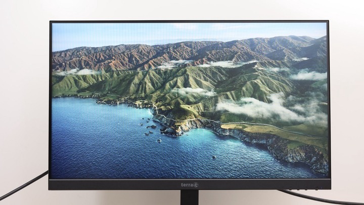 點我看大圖 三千以內驚人,24吋75Hz的平價螢幕 terra LED 2427W