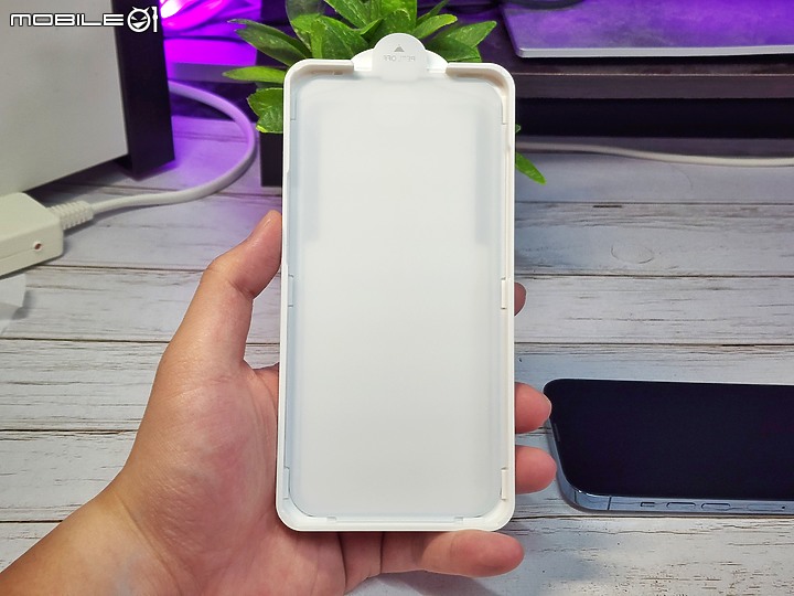 點我看大圖 iPhone 電競手遊保護貼怎麼選?ZEELOT 細緻霧滿版玻璃保護貼開箱實測