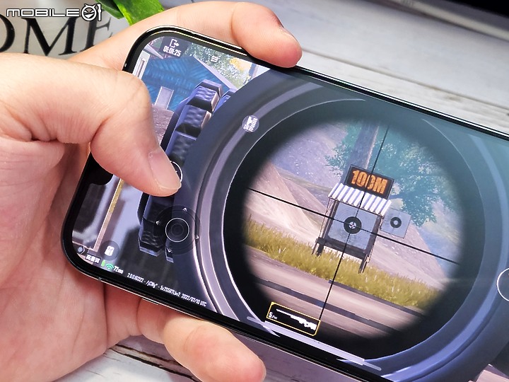 點我看大圖 iPhone 電競手遊保護貼怎麼選?ZEELOT 細緻霧滿版玻璃保護貼開箱實測
