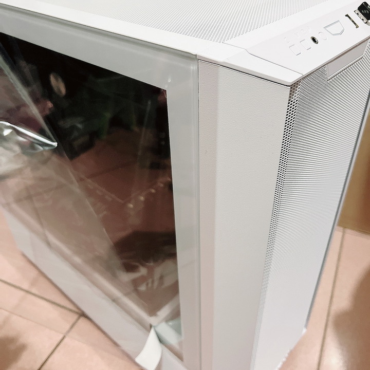 海量硬碟安裝、10顆風扇散熱、整線苦手救星 - LIAN LI LANCOOL III RGB 雙側透玻璃機殼