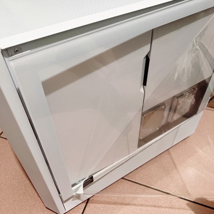 海量硬碟安裝、10顆風扇散熱、整線苦手救星 - LIAN LI LANCOOL III RGB 雙側透玻璃機殼