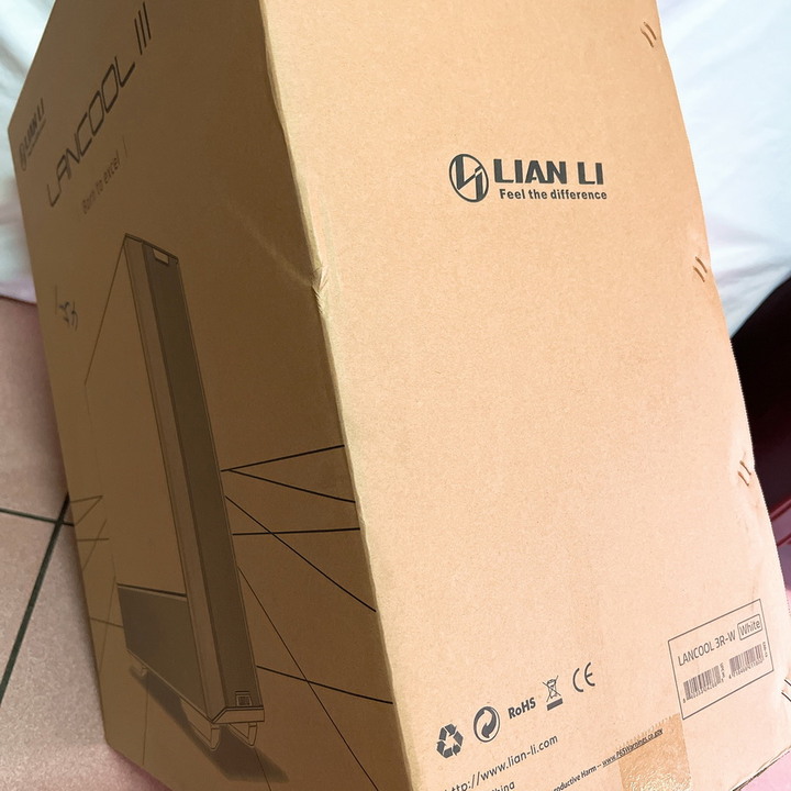 海量硬碟安裝、10顆風扇散熱、整線苦手救星 - LIAN LI LANCOOL III RGB 雙側透玻璃機殼