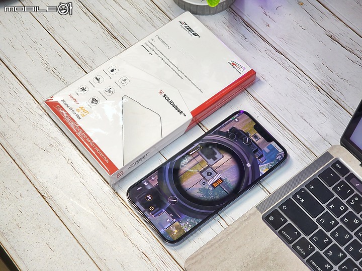 點我看大圖 iPhone 電競手遊保護貼怎麼選?ZEELOT 細緻霧滿版玻璃保護貼開箱實測