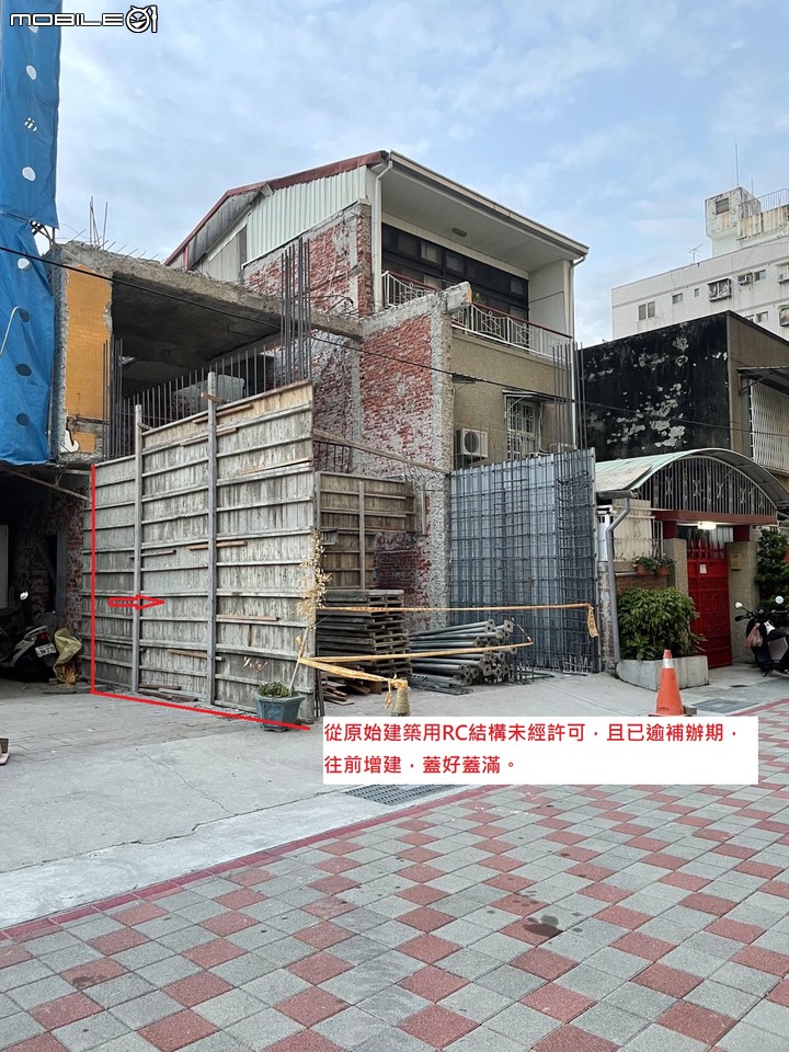 明目張膽的違建，聽說有搓就是不怕，蓋好蓋滿~(台南市)