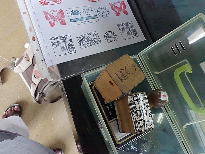 南花蓮火車站群,外掛花蓮旅遊服務中心 — 賞金針花快閃行之「鐵道旅行•幸福美好111」紀念章戳收集紀錄