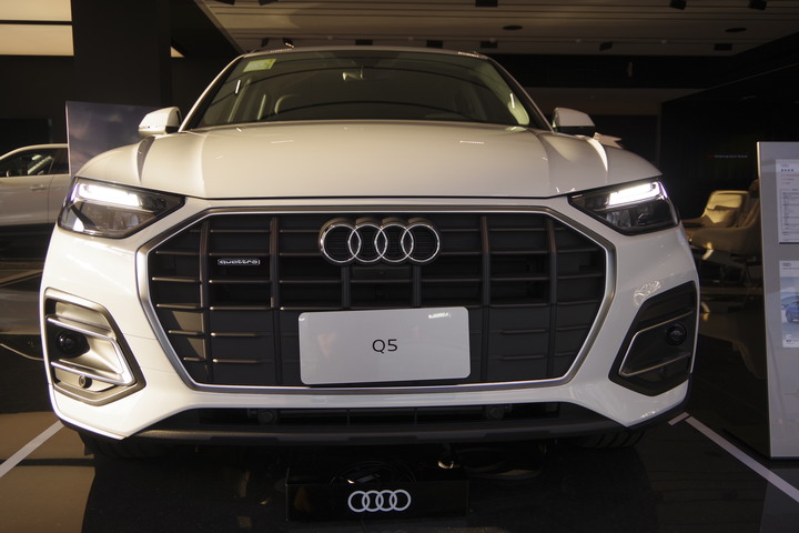 展間試駕Q5 40