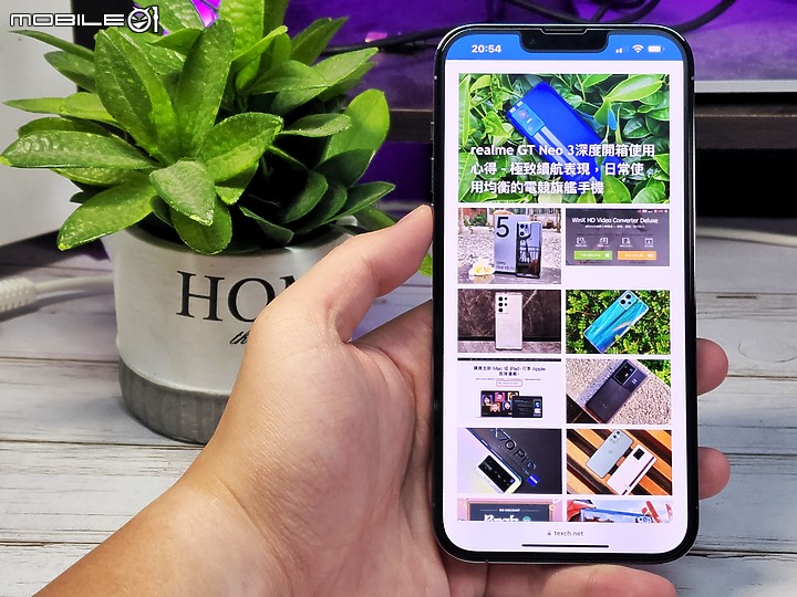 點我看大圖 iPhone 電競手遊保護貼怎麼選?ZEELOT 細緻霧滿版玻璃保護貼開箱實測