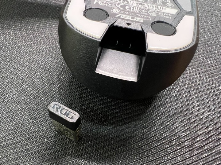 開箱趣 - ROG Impact II Wireless 無線電競滑鼠