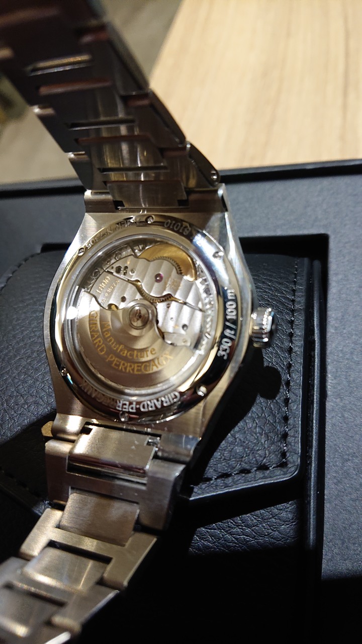 開箱：GIRARD-PERREGAUX Laureato 芝柏白桂冠