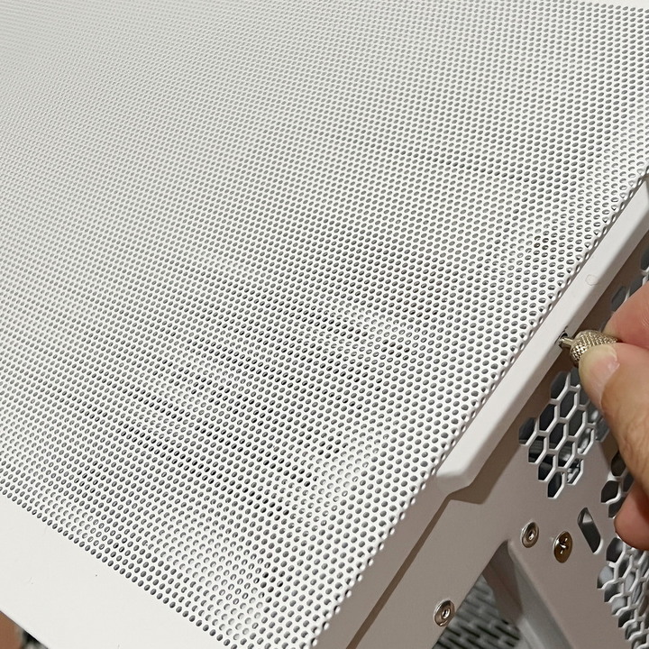 海量硬碟安裝、10顆風扇散熱、整線苦手救星 - LIAN LI LANCOOL III RGB 雙側透玻璃機殼