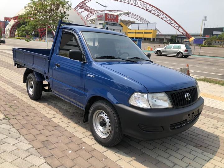 以前很多Freeca、瑞獅這種有車頭貨車,現在好少見