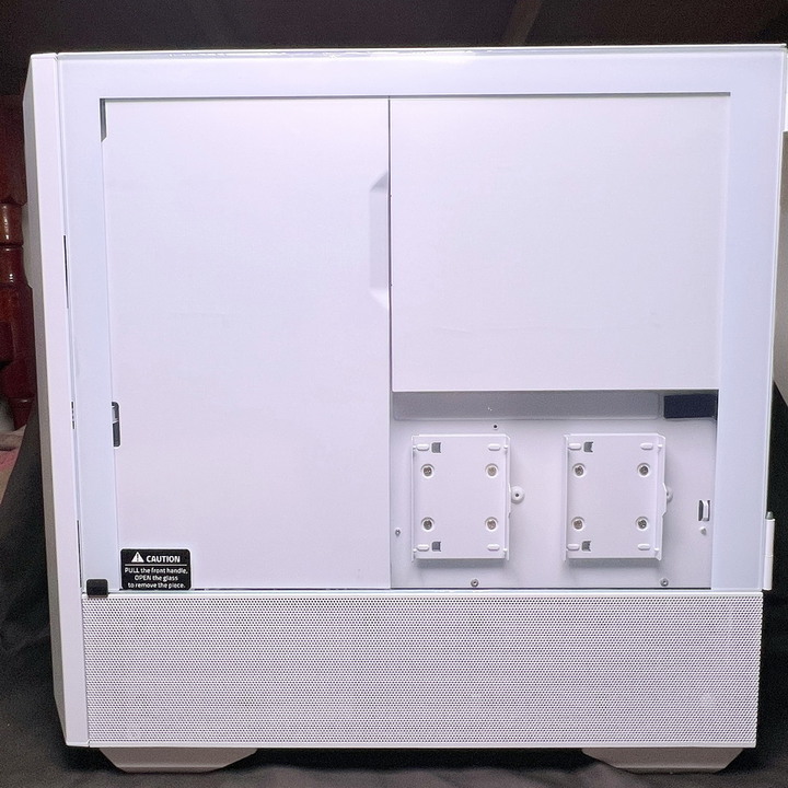 海量硬碟安裝、10顆風扇散熱、整線苦手救星 - LIAN LI LANCOOL III RGB 雙側透玻璃機殼