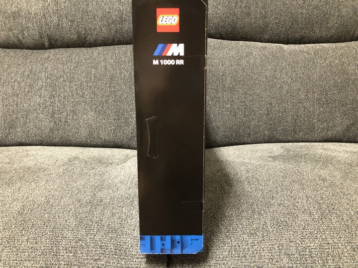 點我看大圖 首踏LEGO樂高!開箱把玩、展示一把罩BMW M1000RR (42130)