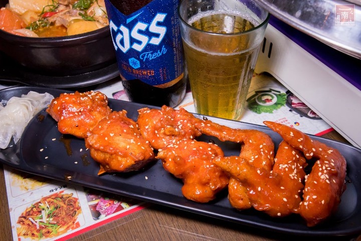 【臺南美食】開了10幾年台南韓式料理店，15道韓國小菜無限供應，供應韓國道地美食、烤肉及部隊鍋~韓朝崇明店