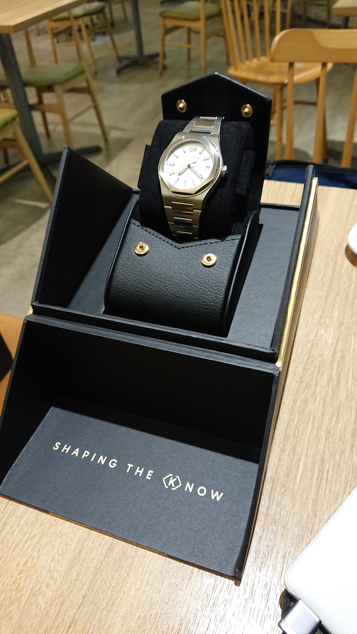 開箱：GIRARD-PERREGAUX Laureato 芝柏白桂冠