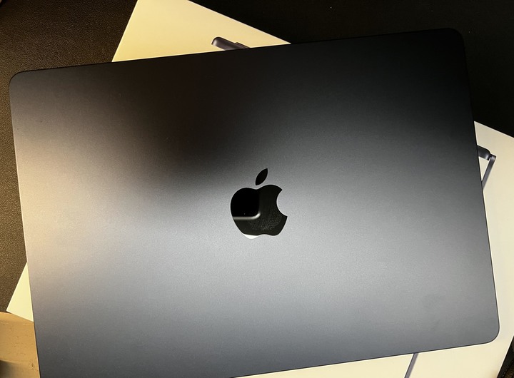 M2 MacBook Air 午夜色 超快速開箱