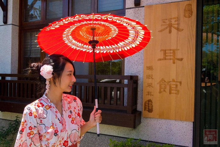 【臺南美容】顛覆小編對於采耳店的想像,來安平采耳紓壓,還有和服免費體驗,拍完照店家還會幫你做成相框,店內也有提供午茶和熱鹹食~耳朵先生采耳館-安平店