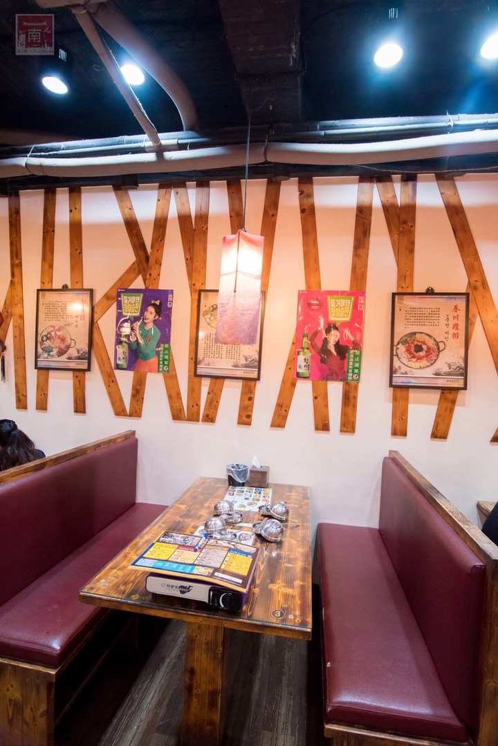 【臺南美食】開了10幾年台南韓式料理店，15道韓國小菜無限供應，供應韓國道地美食、烤肉及部隊鍋~韓朝崇明店