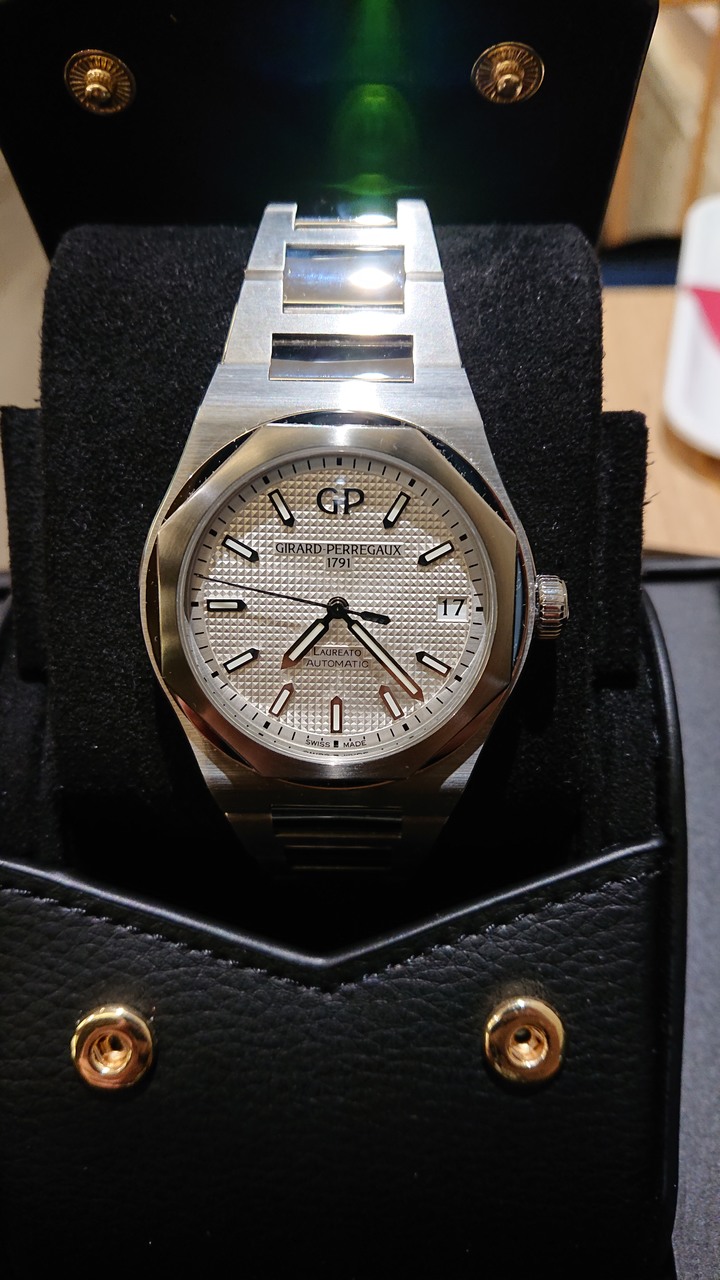 開箱：GIRARD-PERREGAUX Laureato 芝柏白桂冠