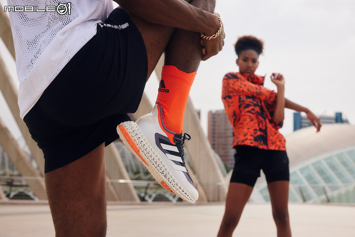 【新訊】adidas發表新一代4DFWD跑鞋 更傾斜的中底結構單元!