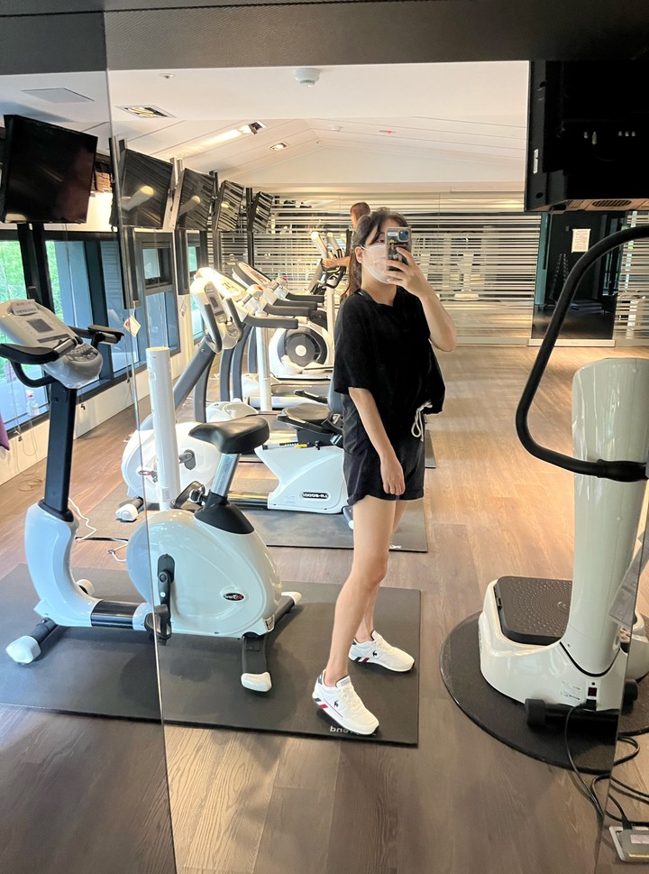 LE COQ SPORTIF 經典鞋+長版短袖T恤開箱