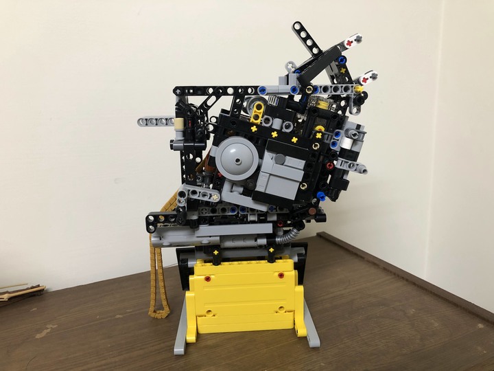 點我看大圖 首踏LEGO樂高!開箱把玩、展示一把罩BMW M1000RR (42130)