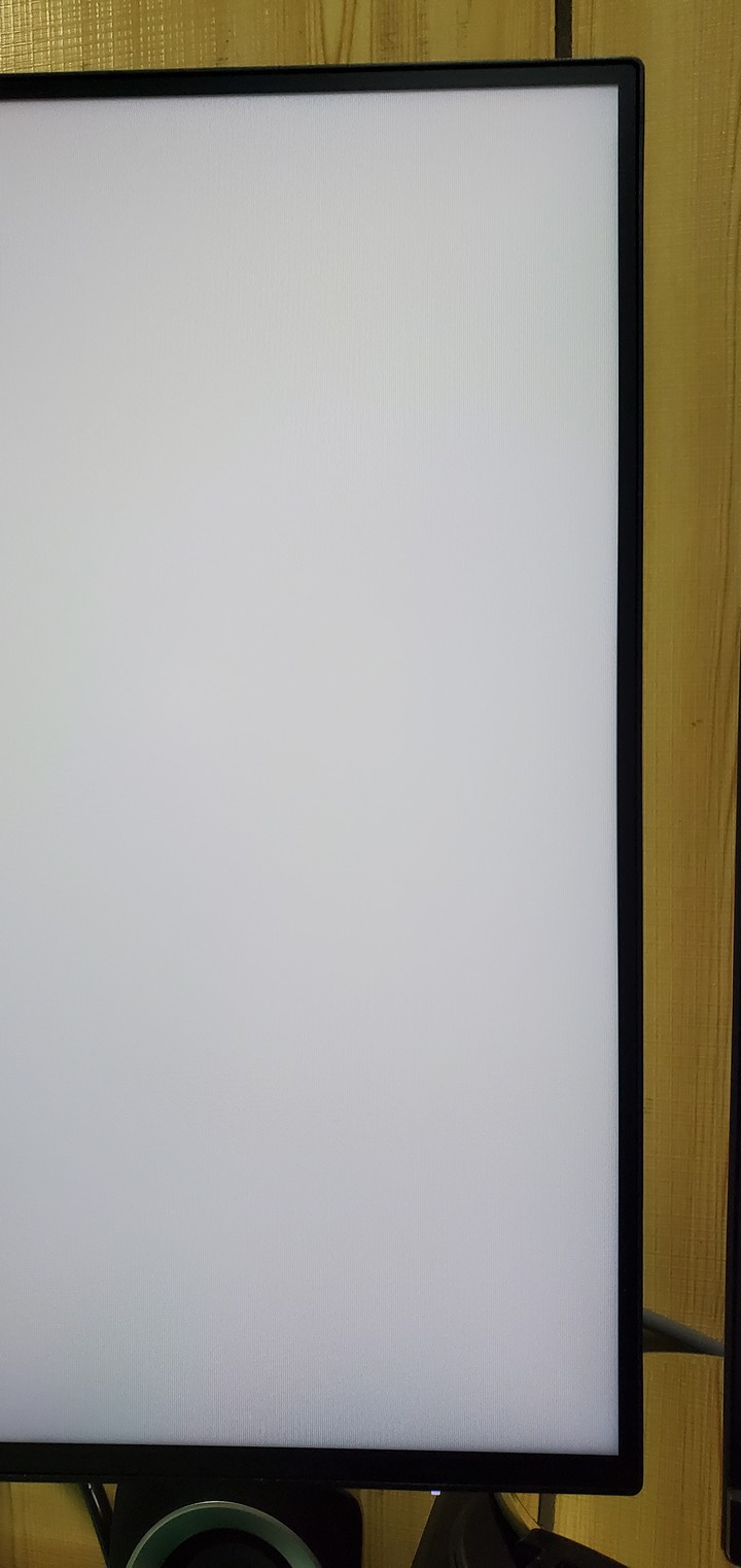 請問Dell U2422H 電腦螢幕暗角陰影問題
