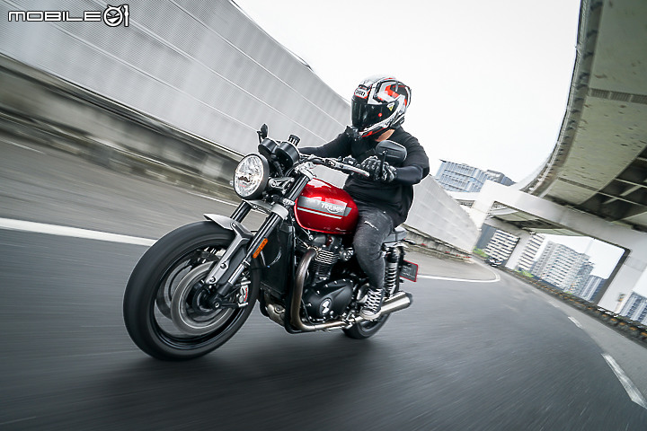 Triumph SPEED TWIN 1200 試駕|升級帶來更大動力 讓雙缸復古更美好