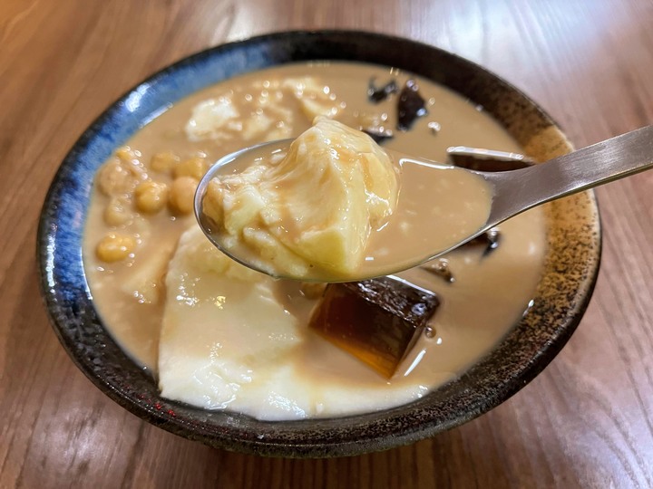 [食記] 吃豆腐祖傳手沖豆花，台灣新北板橋，豆香與咖啡香的交融的咖啡豆花