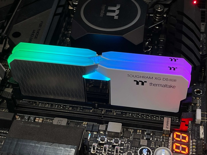 TOUGHRAM XG RGB D5 5600MT/s 2x16GB kit white開箱